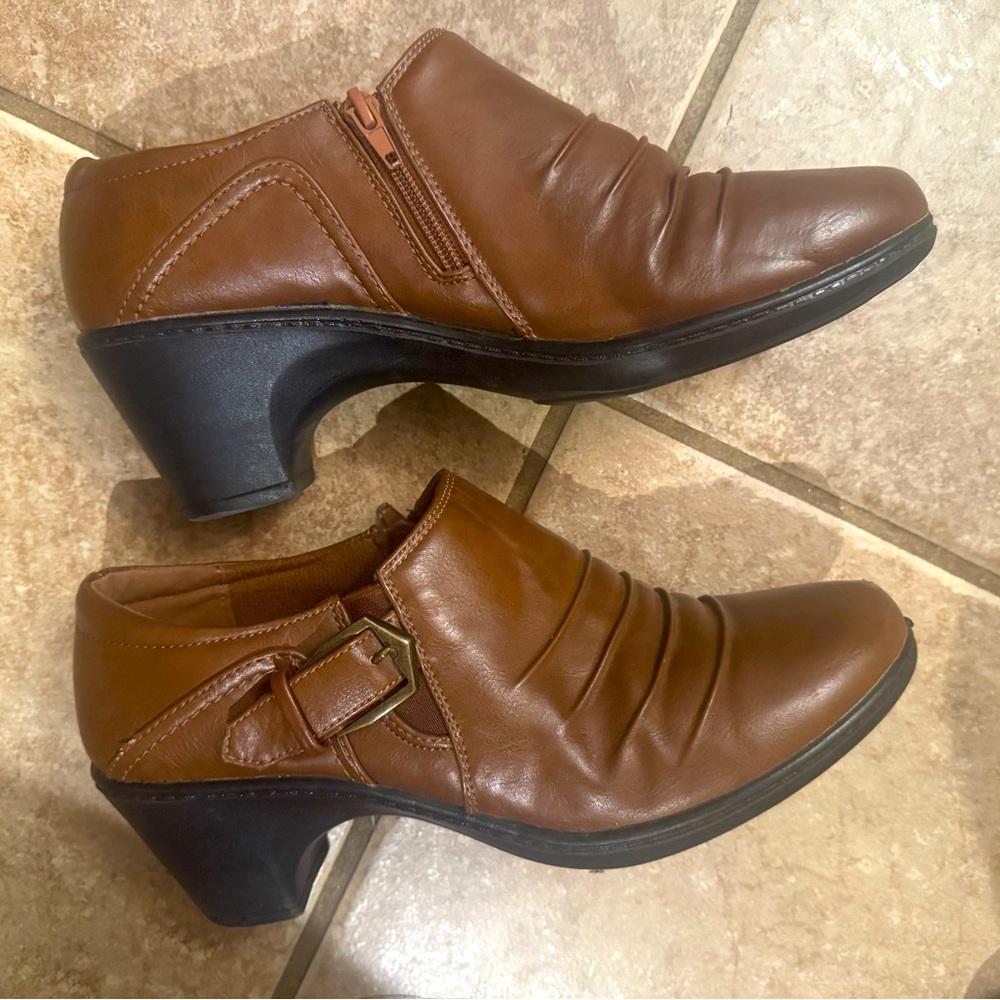 Brown heeled dress shoes for women Easy Street brand size 11